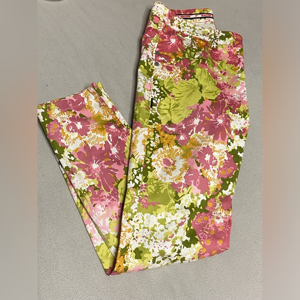 8- MASTER BUNNY EDITION Pastel Floral Tapered Leg Pants